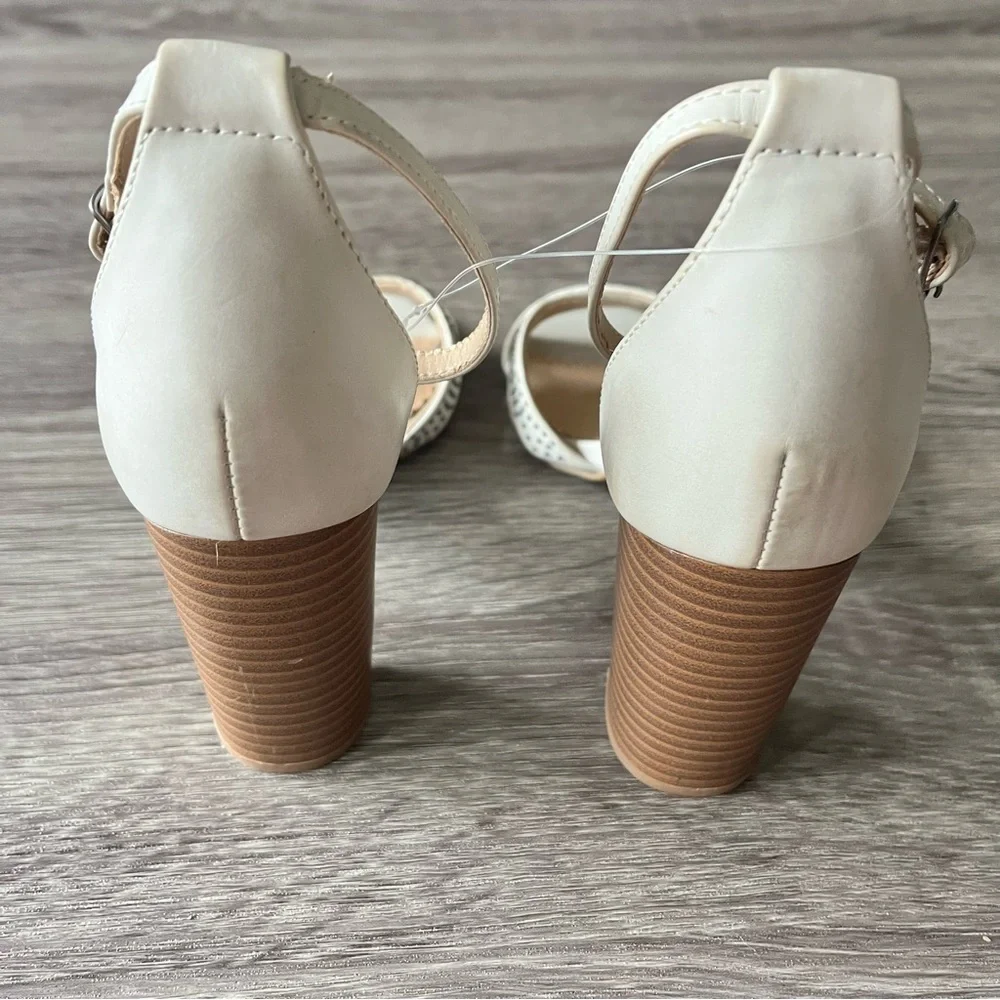 NWOT ZiGi Girl Jorjie 3” High Block Heel Sandal Off White Ankle Strap Studded